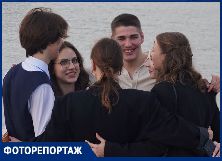Фоторепортаж: Таганрогские выпускники — между детством и взрослой жизнью