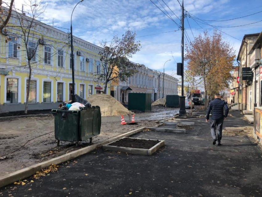 4 дня назад в Таганроге должны были открыть обновленную улицу Петровскую