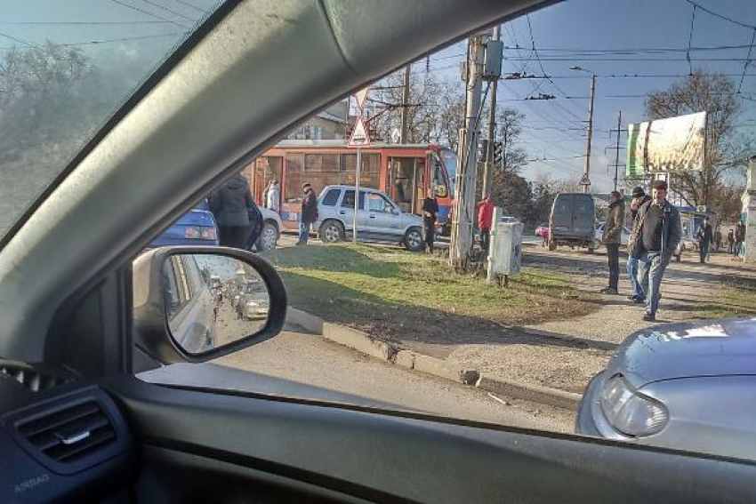 В центре Таганрога Трамвай перекрыл движение