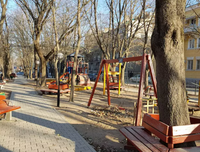 Таганрог будет снабжать область детскими площадками 
