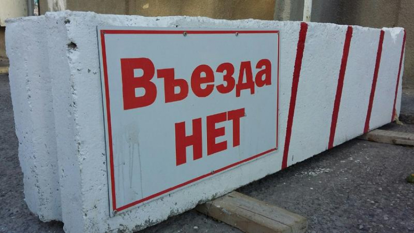 До конца месяца в Таганроге перекрыли одну из полос на Сызранова