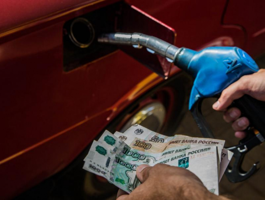Цены на бензин бьют по карману таганрожцев