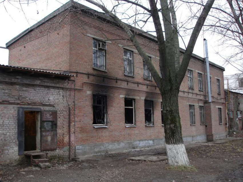 При пожаре на переулке Украинском пострадал таганрожец