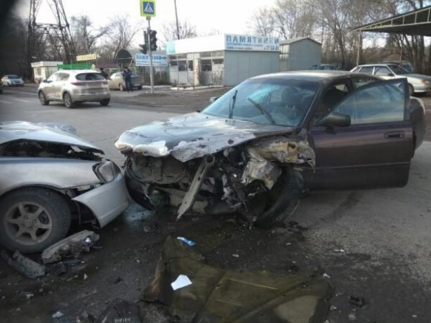 Пожарная, МЧС и три «скорых» приехали на страшную аварию в Таганроге 