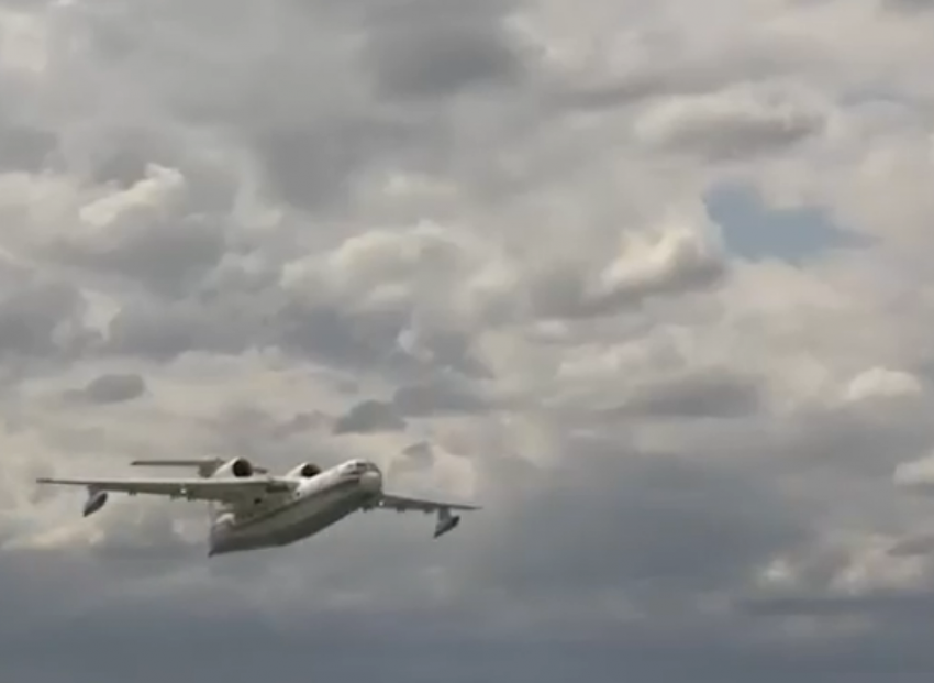 На Веселовском водохранилище пилоты МЧС России прошли учения с Таганрогским самолетом