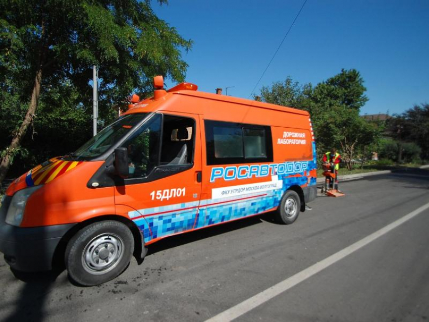 «Ревизорро» из Росавтодора проверили  ремонт на 2-ом переулке Таганрога