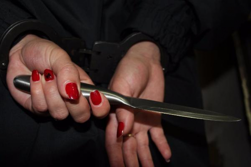 Разъяренная жительница Таганрога напала на пенсионера с ножом