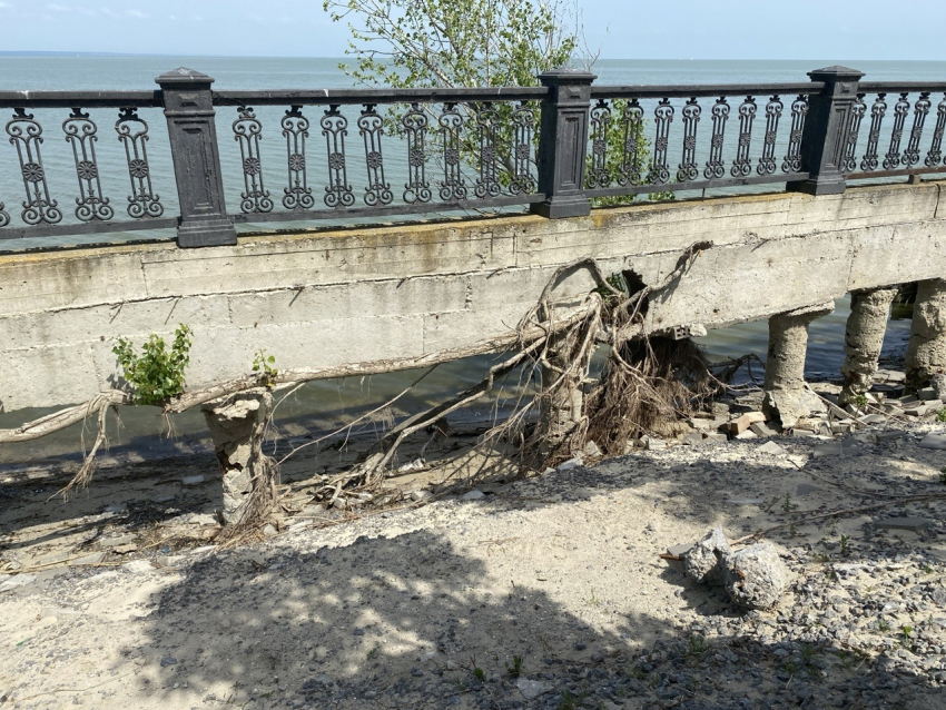 Летний сезон начался: и туристов смущает ремонт набережной в Таганроге
