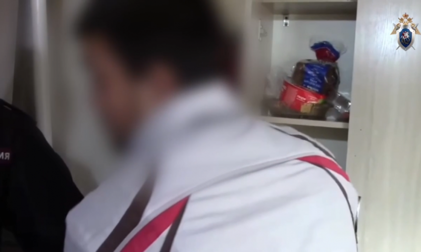 Истыкал ножом до смерти: таганрожца арестовали за убийство в своей квартире