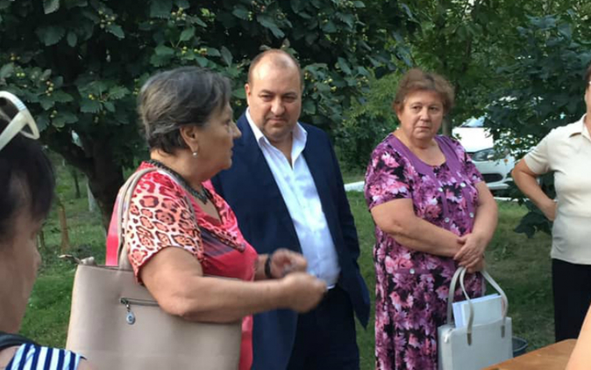Кандидат в депутаты Валерий Завгородний проводит  встречи с жителями 24-го избирательного округа в Таганроге