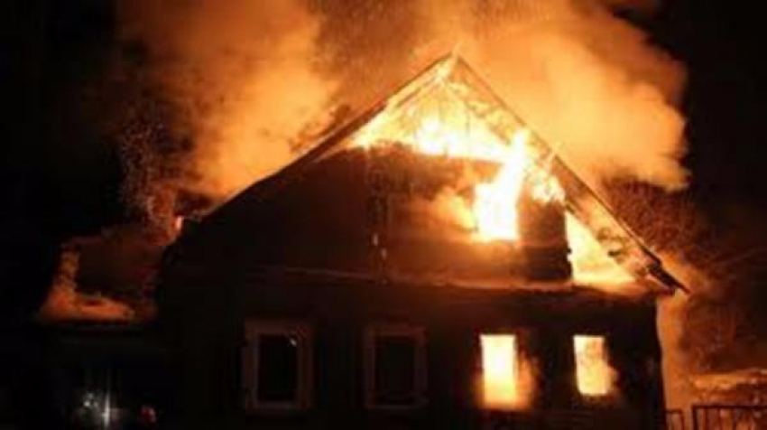 Семья осталась без крыши над головой из-за пожара в Таганроге