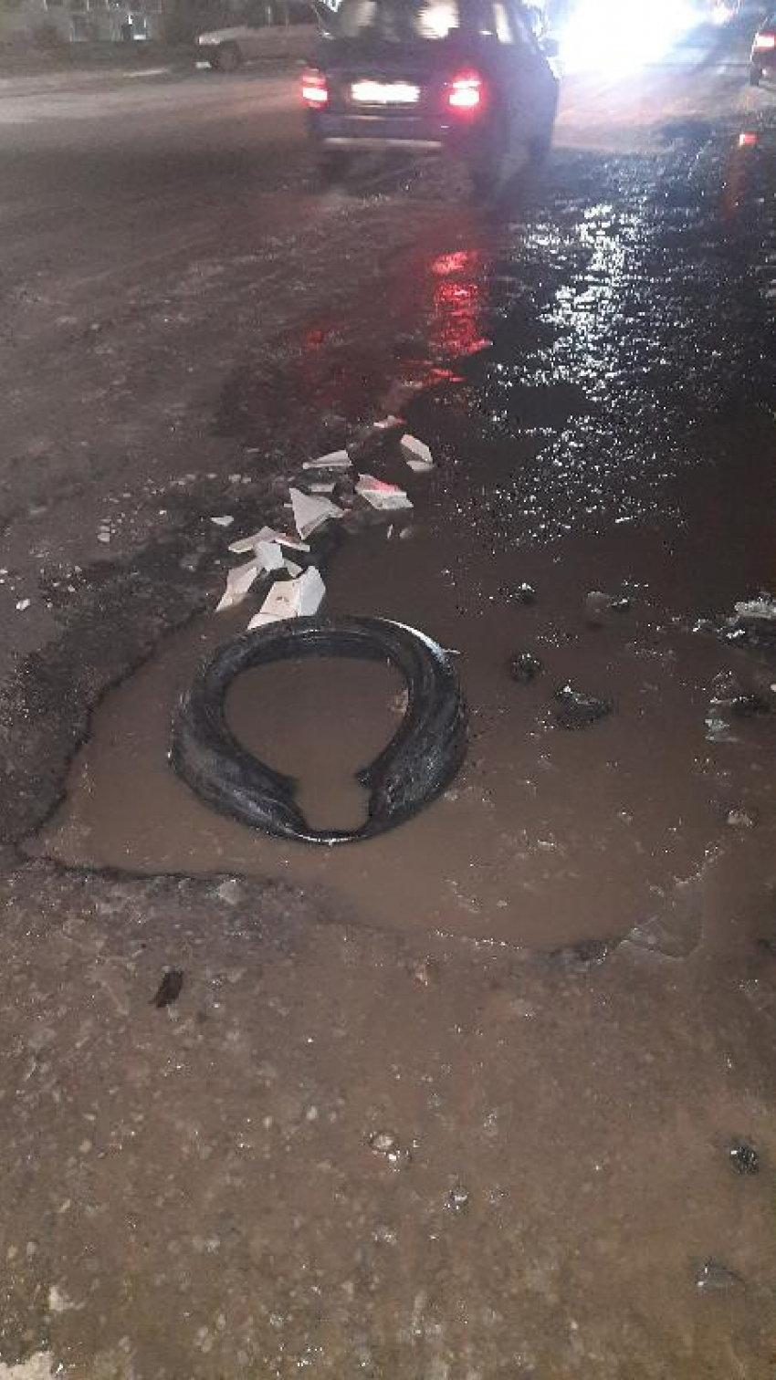 Таганрогский автолюбитель въехал в яму и наткнулся там...на умывальник