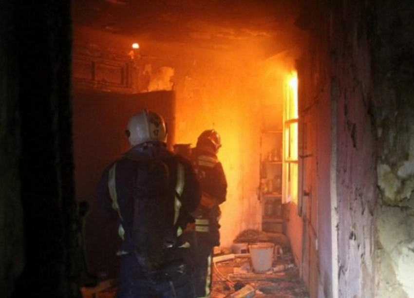 В заброшенном историческом здании Таганрога произошёл пожар