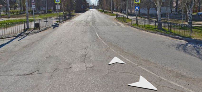В Таганроге 67-летний водитель иномарки сбил 18-летнюю горожанку