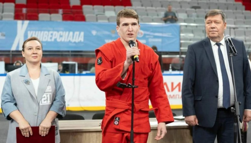  От таганрогского ковра до всероссийской арены: наш самбист стал «послом» студенческого спорта