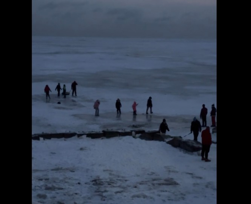 Таганрожцы выбирают зимний экстрим, несмотря на запрет