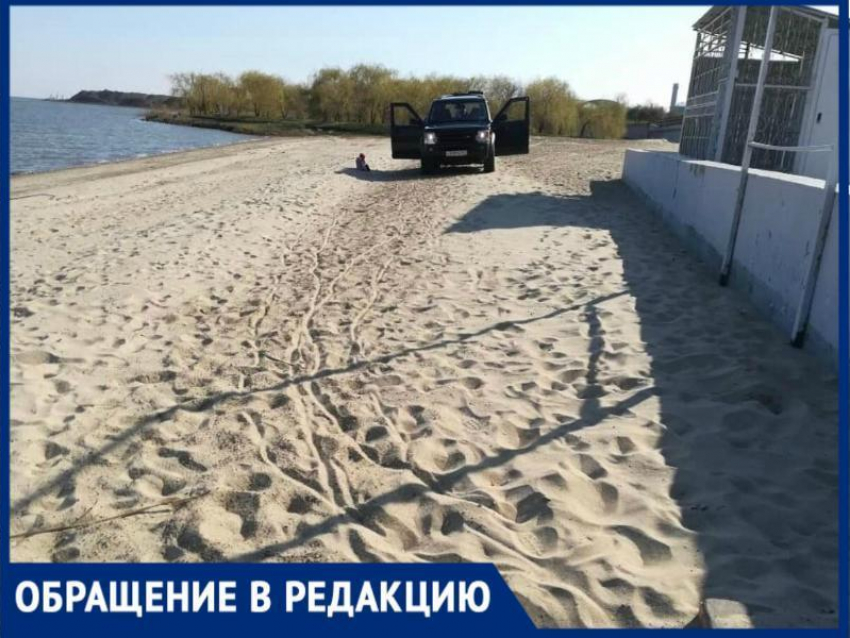 В Таганроге хозяин внедорожника ездит по пляжу, как по дороге