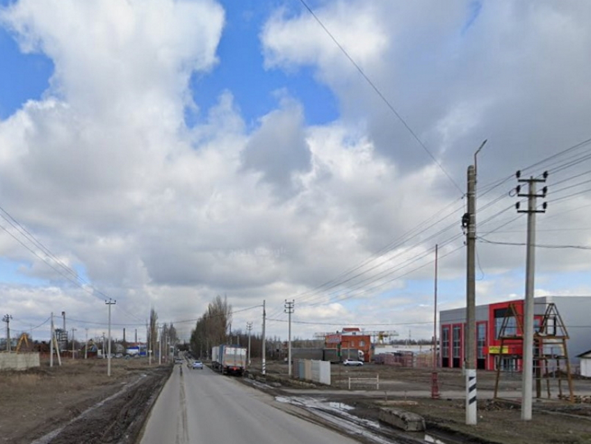 «Их нет в природе»: таганрожцы удивляются, как могли убрать грязь у бордюров на Польковском шоссе