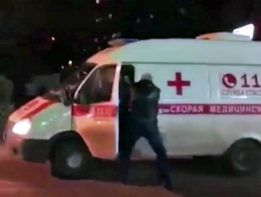 Водителя «скорой помощи» избили в Таганроге
