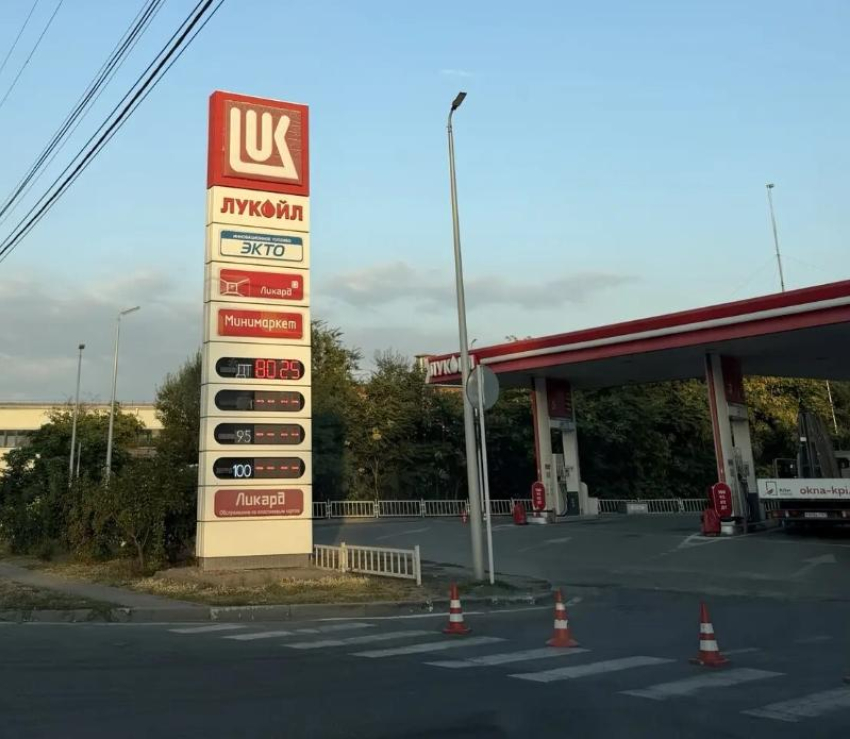 Бензин в Таганроге вроде есть, но длинные очереди машин никуда не делись