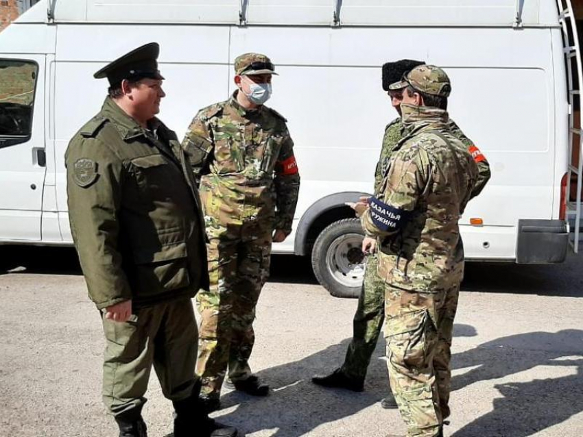 Правоохранительные органы  патрулируют Таганрог, чтобы предотвратить распространение коронавируса