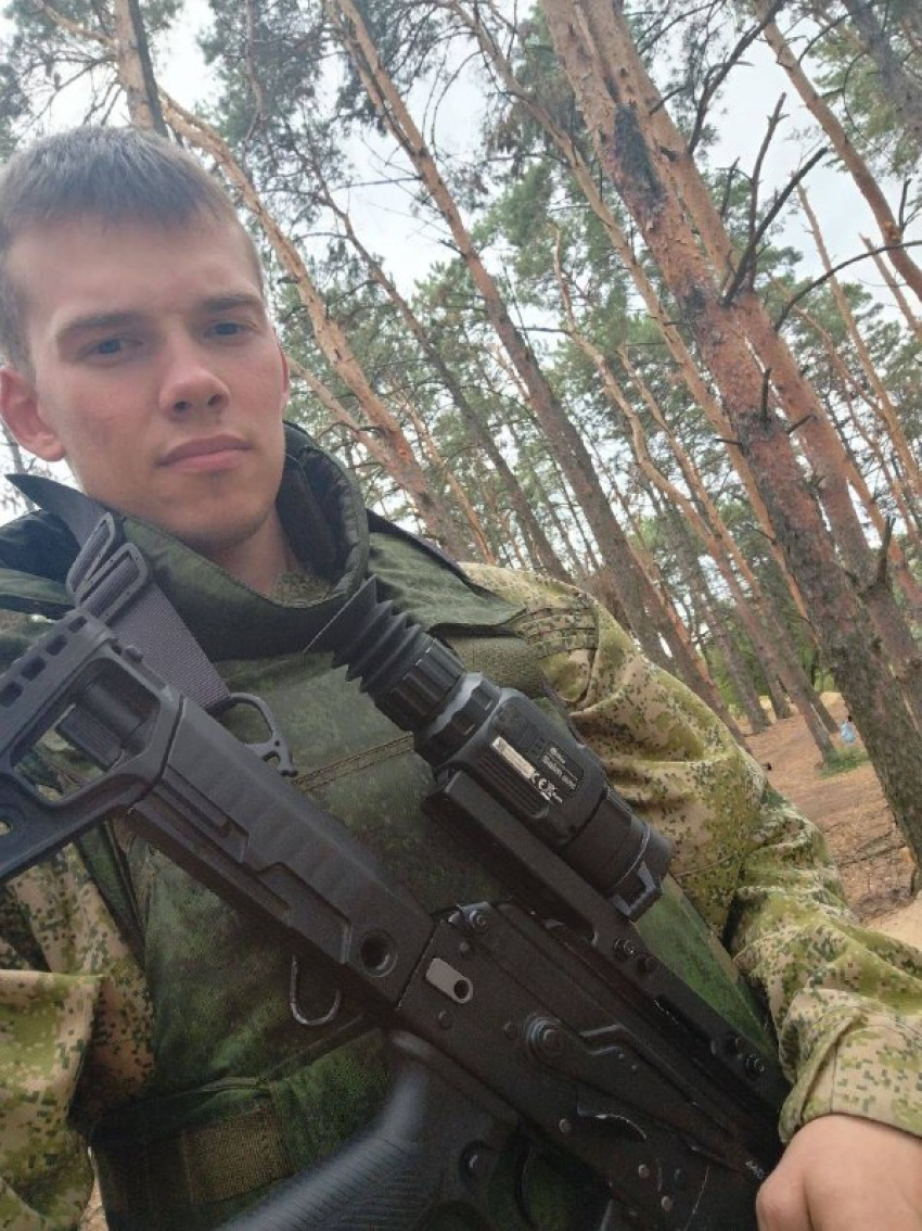 Ярослав Азарычев геройски погиб на СВО, его родителей «кинули» с памятником