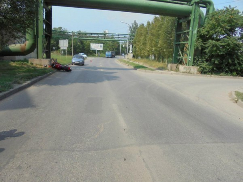 В Таганроге дорогу не поделили водители Hyundai Accent и мотоцикла Yamaha