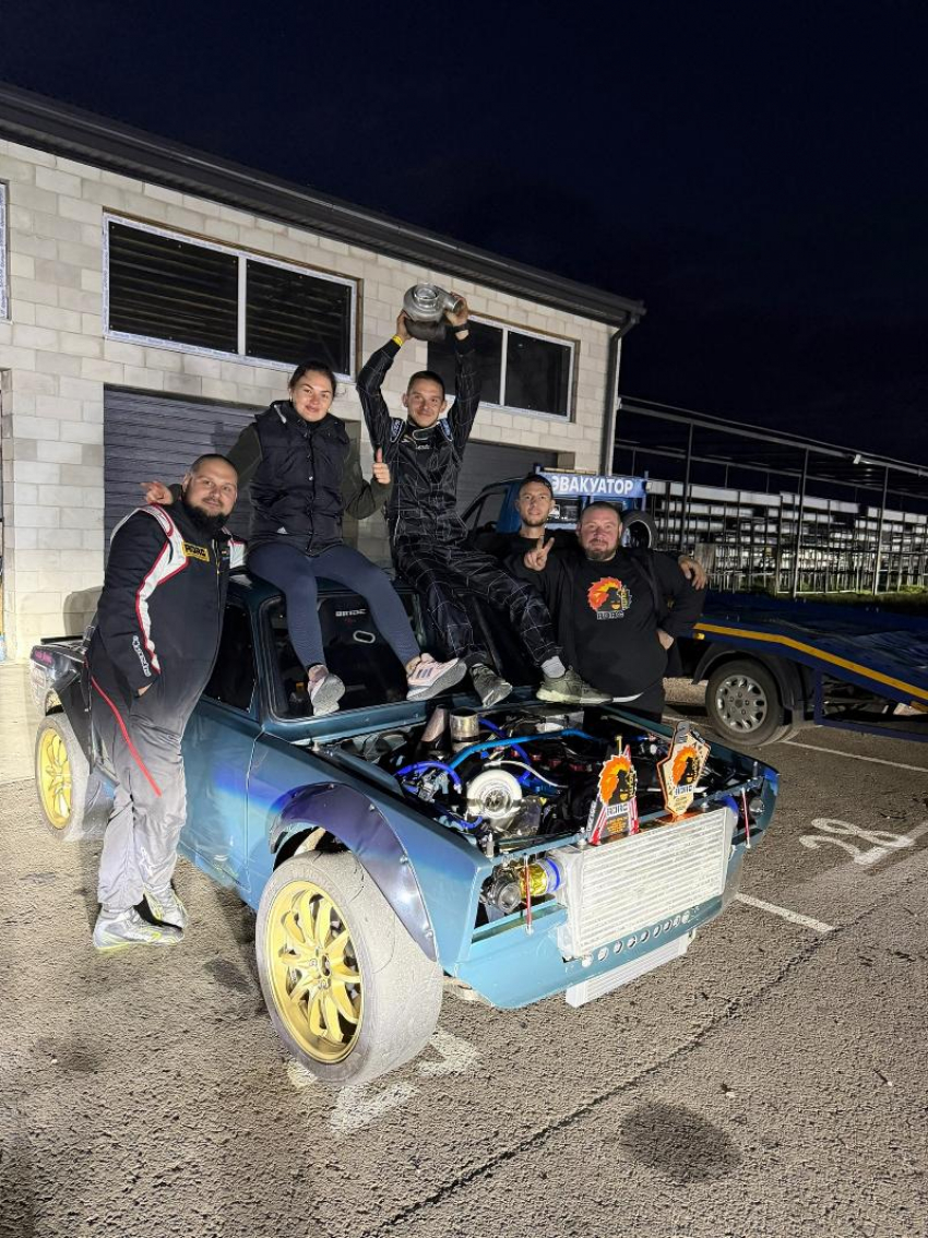 Сломались, но всё равно победили: знойные таганрожцы взорвали вновь шаблоны