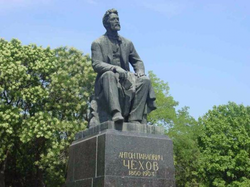Мэрия призывает таганрожцев голосовать за размещение изображения памятника Чехову на новых купюрах