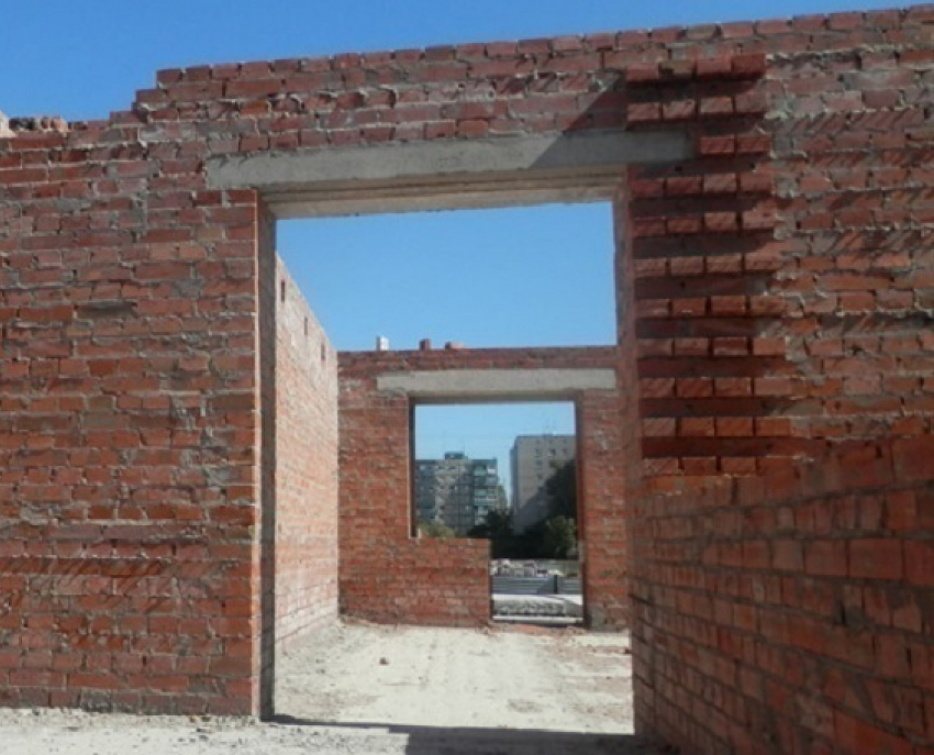 В Таганроге продолжат искать нового застройщика для недостроя на улице Чучева