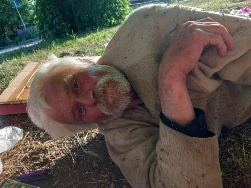 Бездомный Анатолий подписал акт об отказе в социальной помощи и просит разыскать его брата