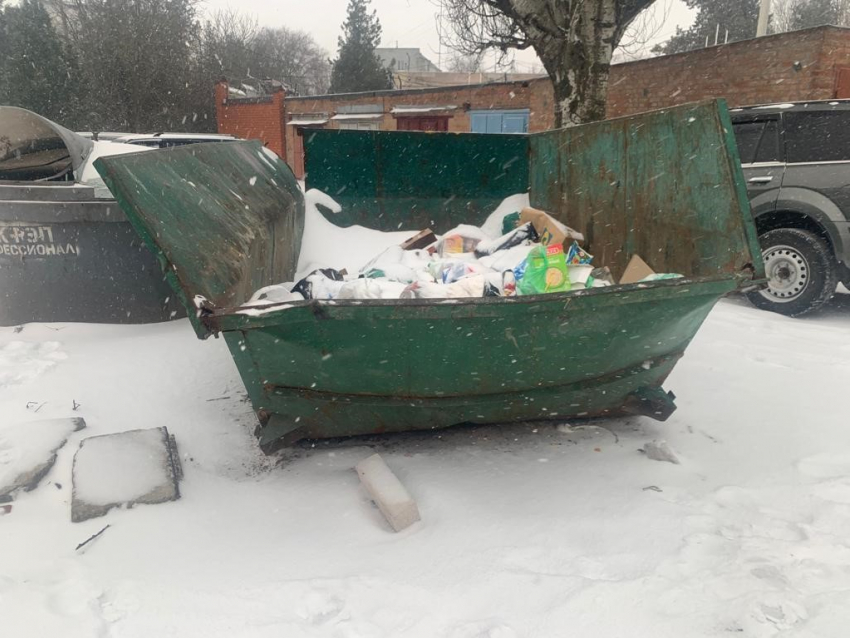 «Экотранс» разъяснил таганрожцам, что делать с испорченными мусорными баками