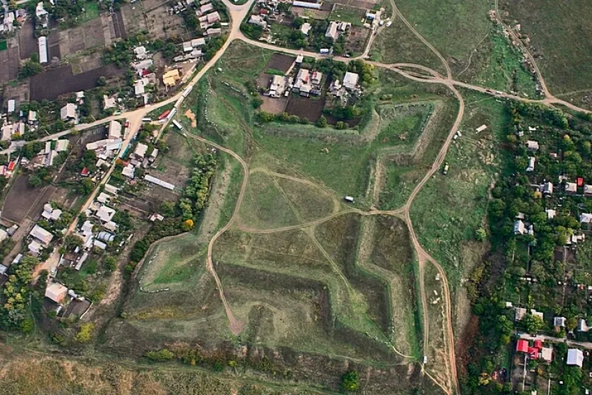 Разгадка крепостей-звёзд: несостыковки в теориях и новое открытие таганрожцев