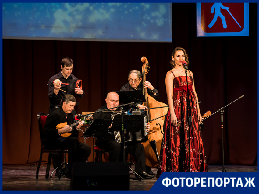 "Яблоку негде было упасть» в зале ГДК Таганрога на концерте в честь Дня инвалидов