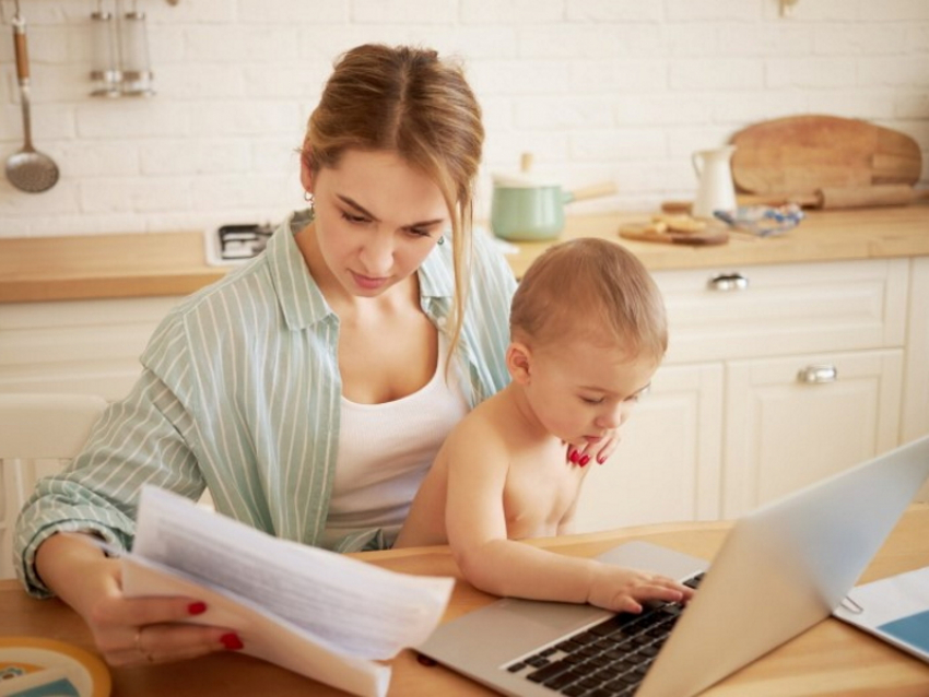 Таганрожцам рассказали, насколько вырос материнский капитал с начала февраля