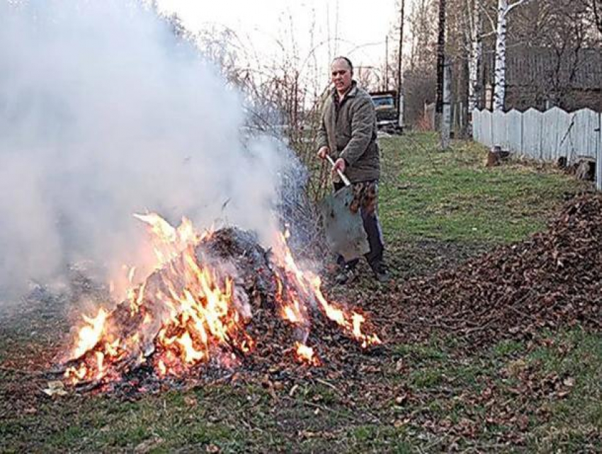 Пожары в Таганроге не прекращаются, горожане палят мусор и траву
