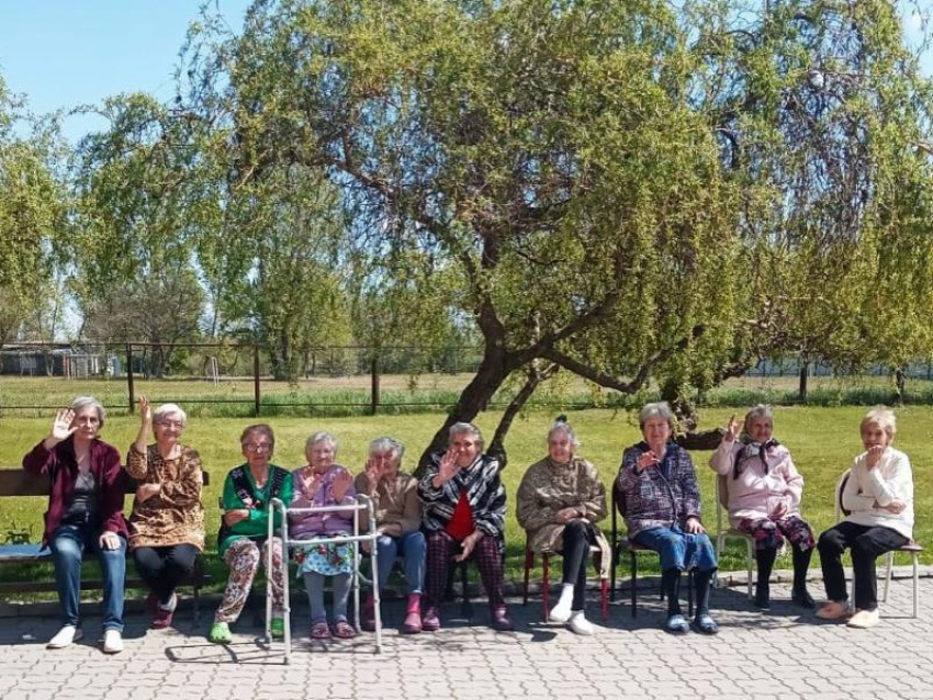 С заботой о пожилых: с кем в Таганроге оставить близкого человека во время поездки в отпуск