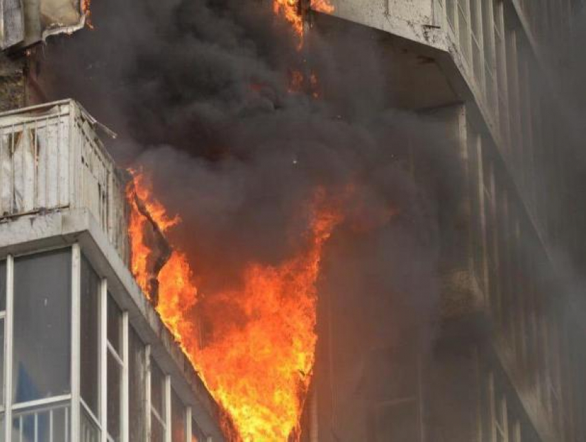 Пожар на Вишневой в Таганроге оставил без крова многодетную мать 