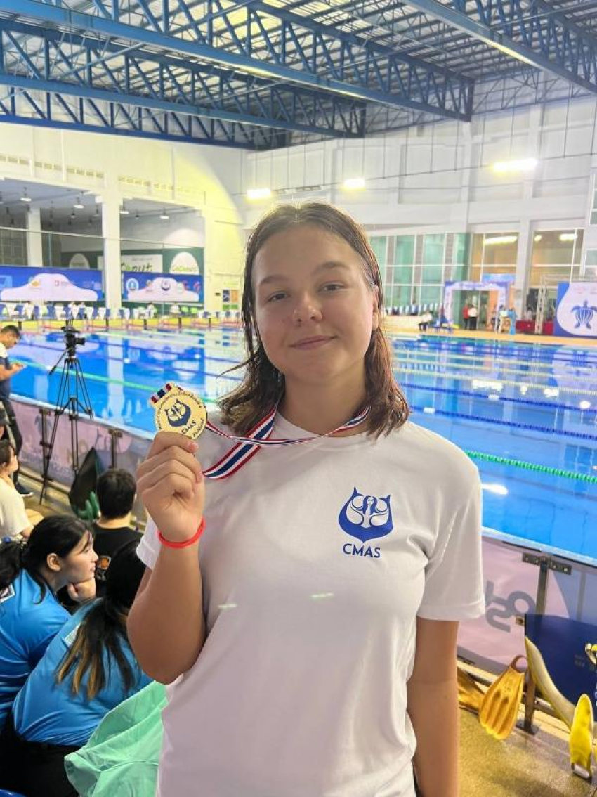 Юная таганроженка Ксения Сапрыкина получила звание мастера по подводному спорту