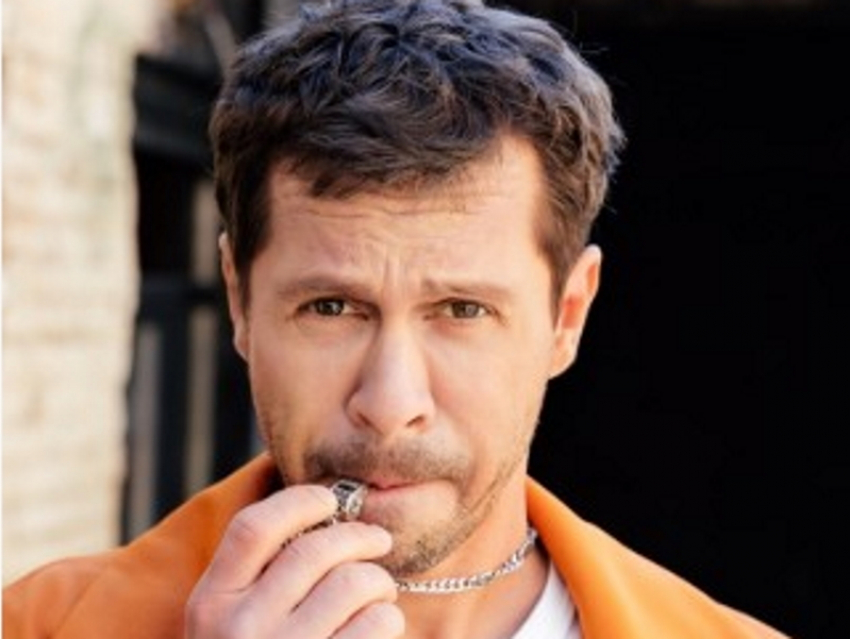 «Слышишь, руку дай!»: Павла Деревянко неприятно удивили обледеневшие улицы на Родине