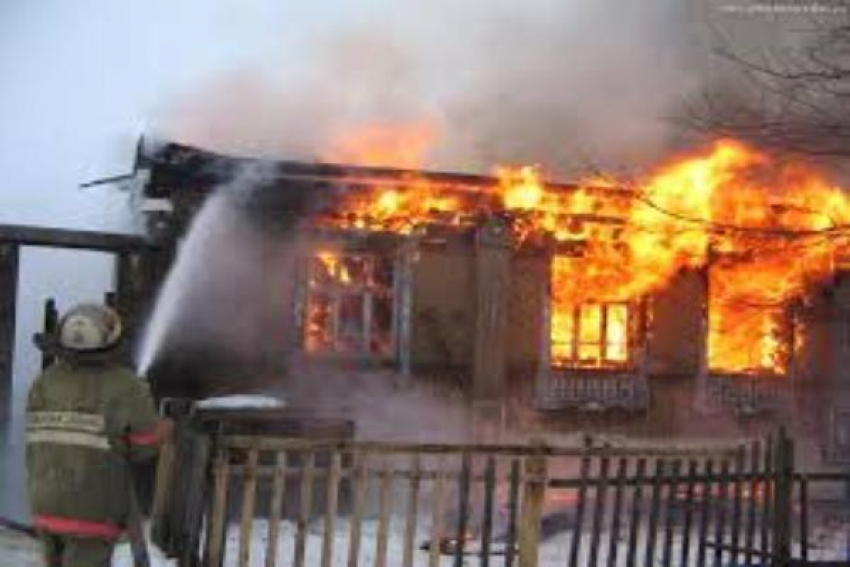 В Таганроге при пожаре пожилой мужчина задохнулся в дыму