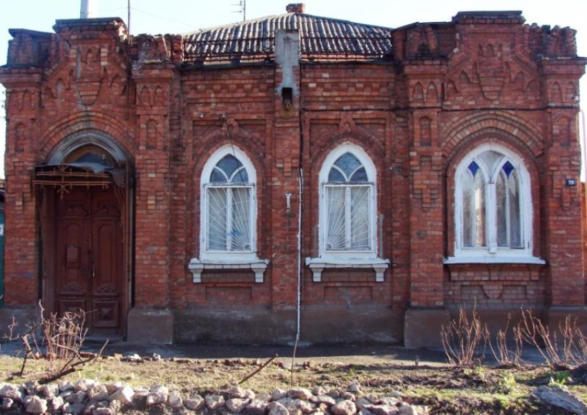 Цветы из прошлого: в Таганроге обнаружили ещё одну архитектурную редкость