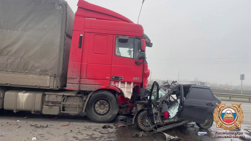 Машина всмятку: автоледи уснула за рулём и погибла в ДТП под Таганрогом