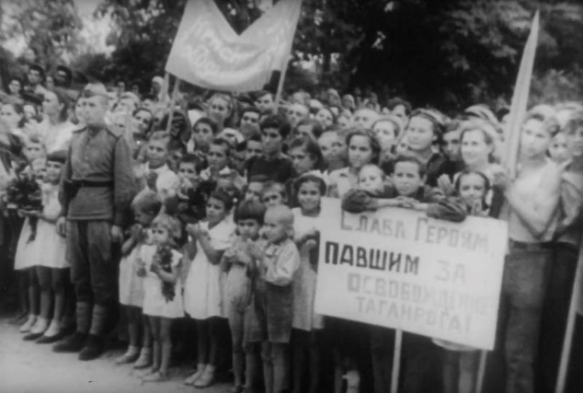 30 августа 1943 года таганрожцы провели митинг по случаю освобождения города