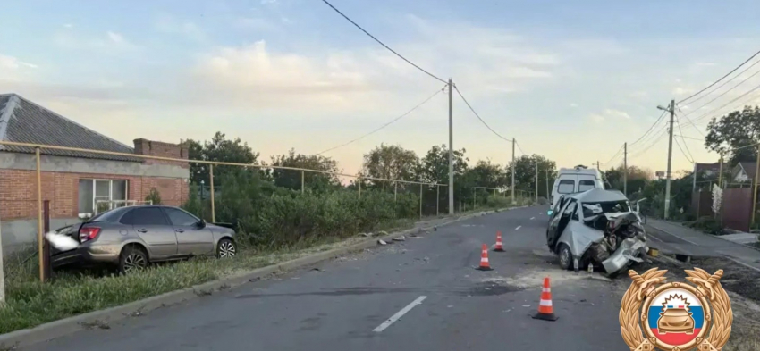 Пострадавших — трое: под Таганрогом молодой водитель на «Гранте» врезался в «десятку» 