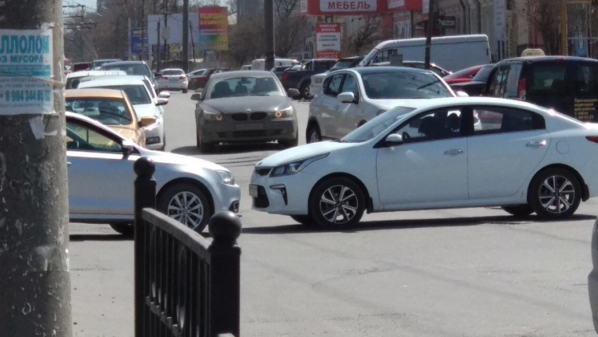 Два водителя не поделили дорогу в Таганроге