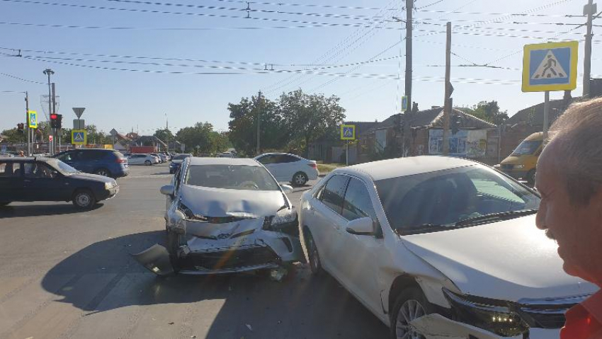 На проклятом перекрёсте в Таганроге вновь произошло ДТП