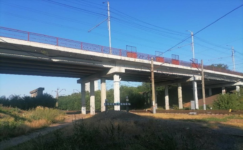 По Бакинскому мосту ездить безопасно — заверили власти таганрожцев, но граждане относятся к этому со скепсисом
