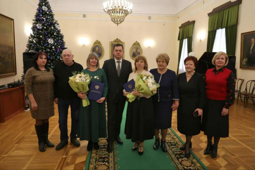 Многодетным матерям из Таганрога вручили Благодарственные письма  Президента РФ