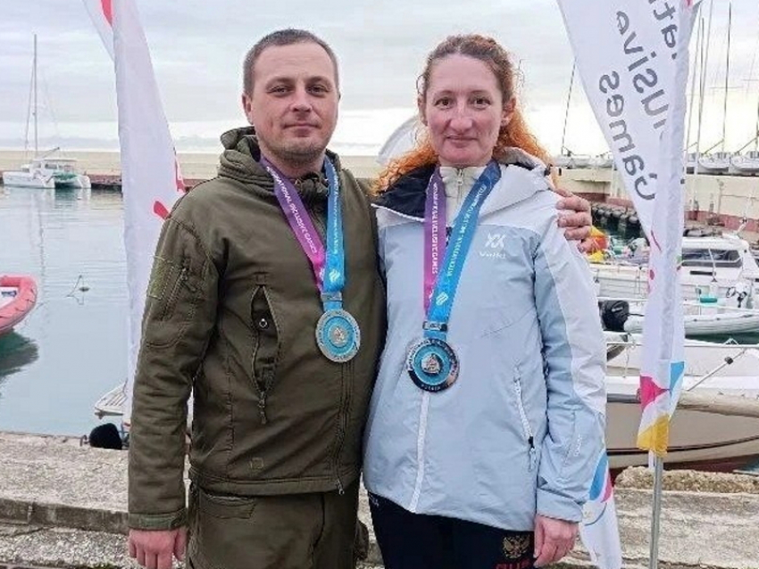 Потерял обе ноги на СВО и привез «серебро»: таганрожец Павел Шевцов стал призером турнира по парусному спорту